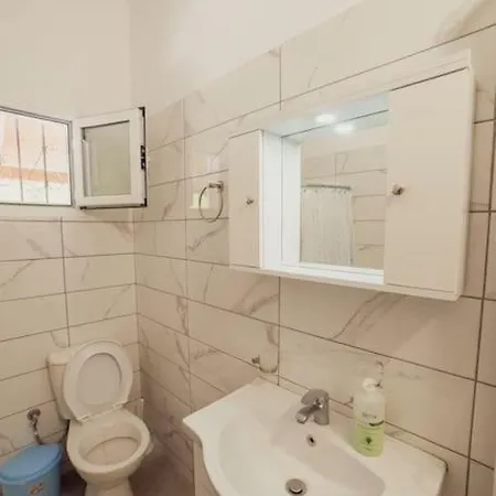 Sweet A Quiet,spacious Two-bedroom House 아파트 *