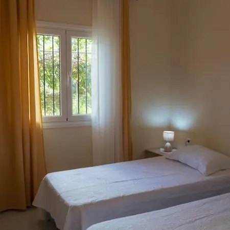 Lejlighed Sweet A Quiet,spacious Two-bedroom House Dermish